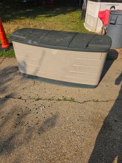 Price is firm.. large Rubbermaid 120 gallon deck box