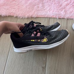 $7 Woman’s 8 1/2 Nike Flower Running Shoes