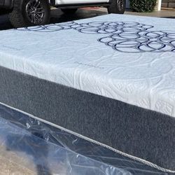 Queen Bamboo Hybrid Cool Gel Memory Foam Mattress!!