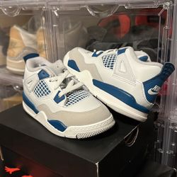 Air Jordan 4 Military Blue