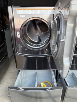 LG washer, and dryer gas extra capacity everything work