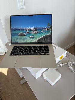 MacBook Air 15 in gold excellent condition