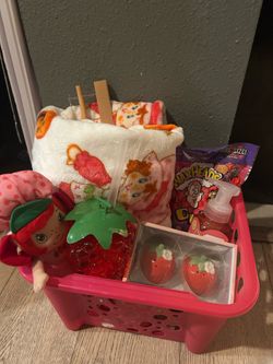 Strawberry shortcake gift basket 🎁