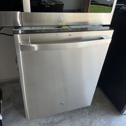 Dishwasher / Whirlpool / Brand new Never used
