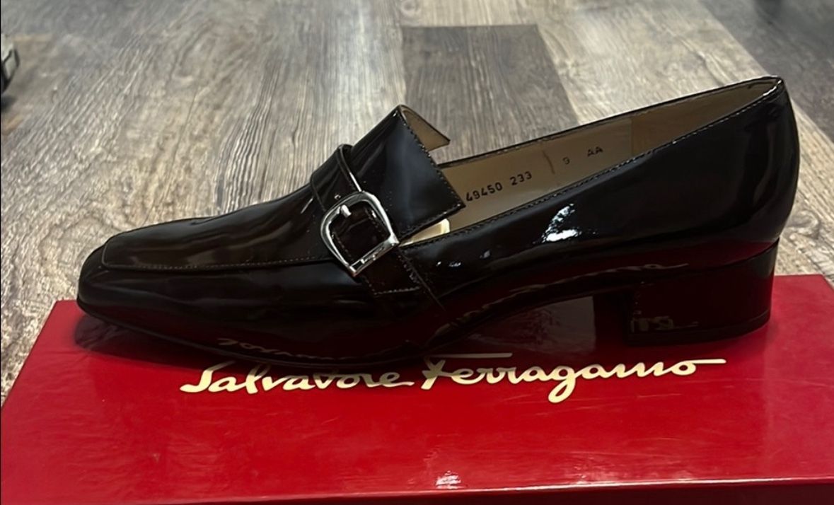 Salvatore Ferragamo NIB Loafers Black SZ9