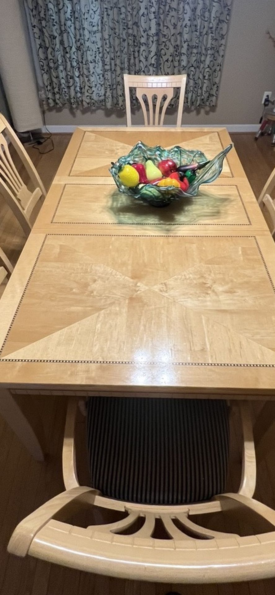 Dining Room Table And 6 Chairs