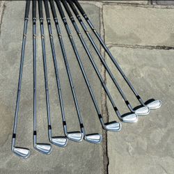 Set of 9 Titleist 690 CB forged steel irons (2-9 iron + P Wedge)