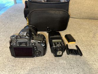 Canon 70D w/ 18-200mm Lens & Speedlite