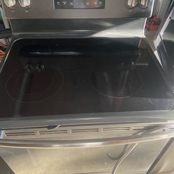 Electric Stove Dishwasher and Microwave 