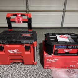 Milwaukee M18 Lithium-lon Cordless PACKOUT Radio/Speaker with Built-In Charger
