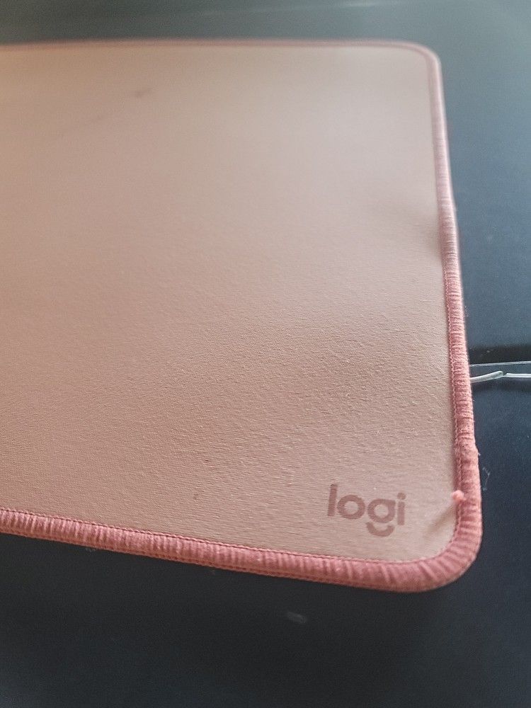 Logitech Desk Mat / Mouse pad