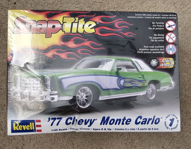 Sealed SnapTite '77 Chevy Montw Carlo 1:25 Scale Model Car Sealed