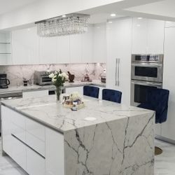Custom Kitchen Cabinets in Doral – Showroom, Design, Personalized Service, Fast Delivery & Professional Installation 