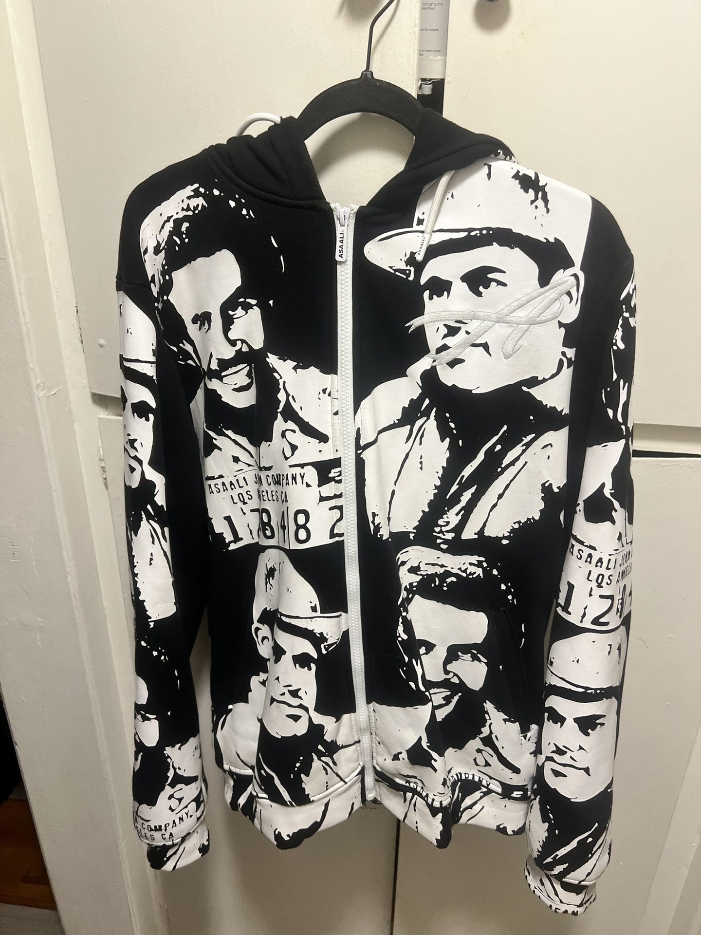 White,black Size LARGE