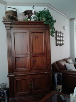 Beautiful Large Armoire with Flatscreen TV $400.