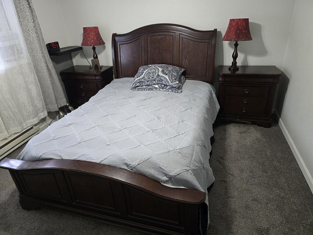 Queen Sized Full Bedroom Set