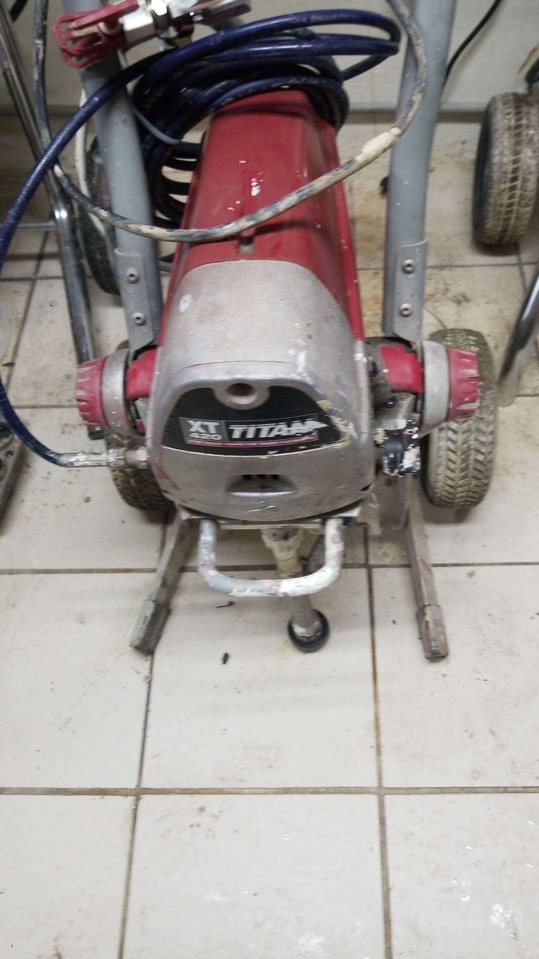 Airless paint sprayer Titan XT 420 with hose and new gun