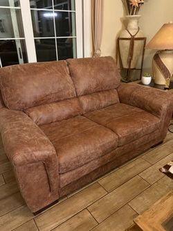 Couches/Recliners