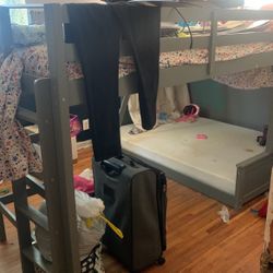 Bunk bed 