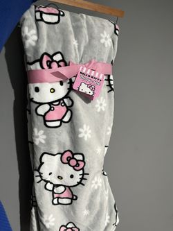 Hello Kitty White Daisy’s Blanket