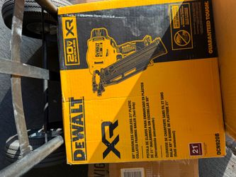 DeWalt 20V MAX XR Brushless Cordless 21-degree plastic collated framing nailer, model DCN920B.