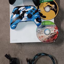 Xbox One S + 2 Controllers + 2 Games