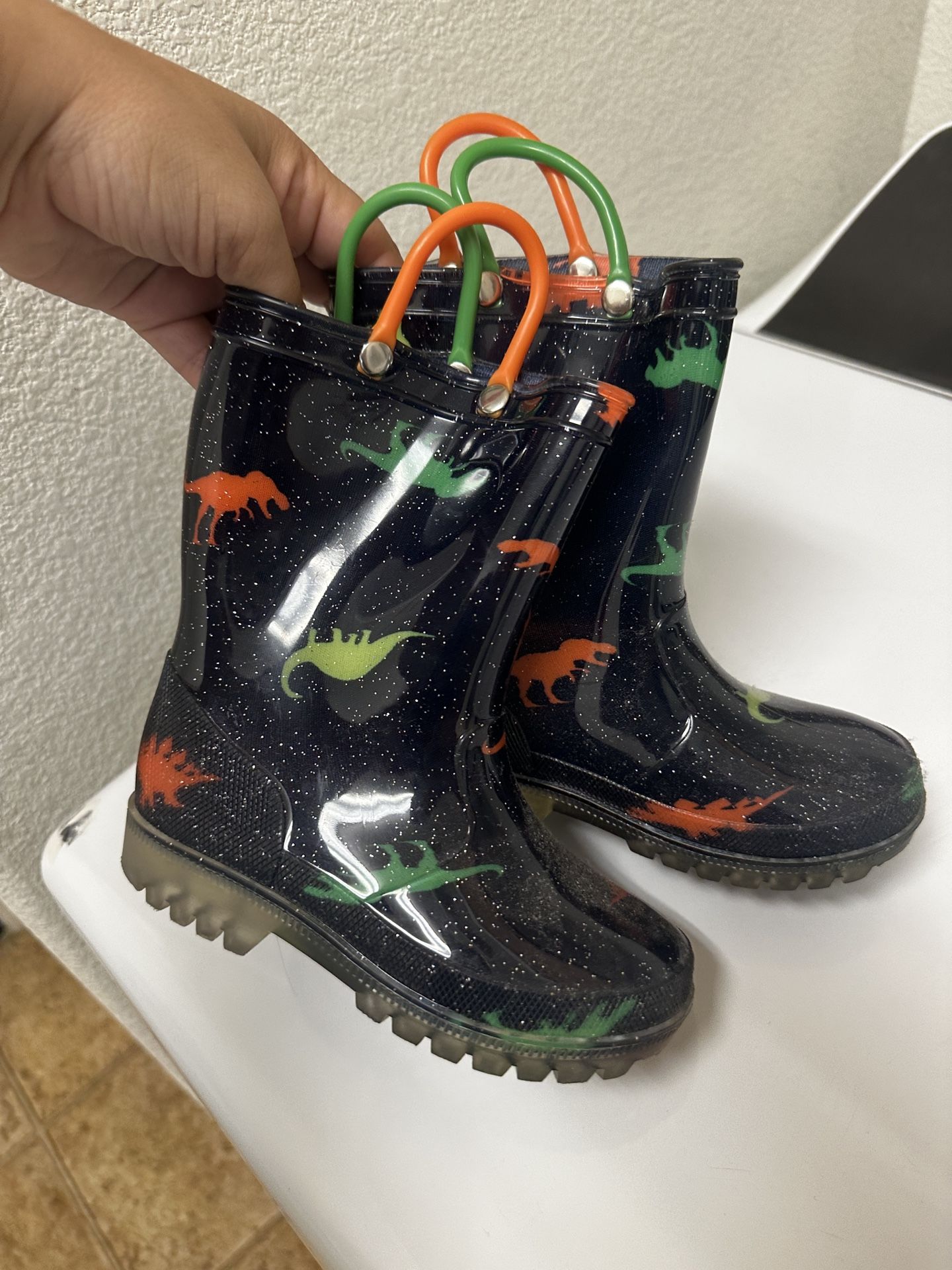 Size 9/10 Kids Dinosaur Rain boots