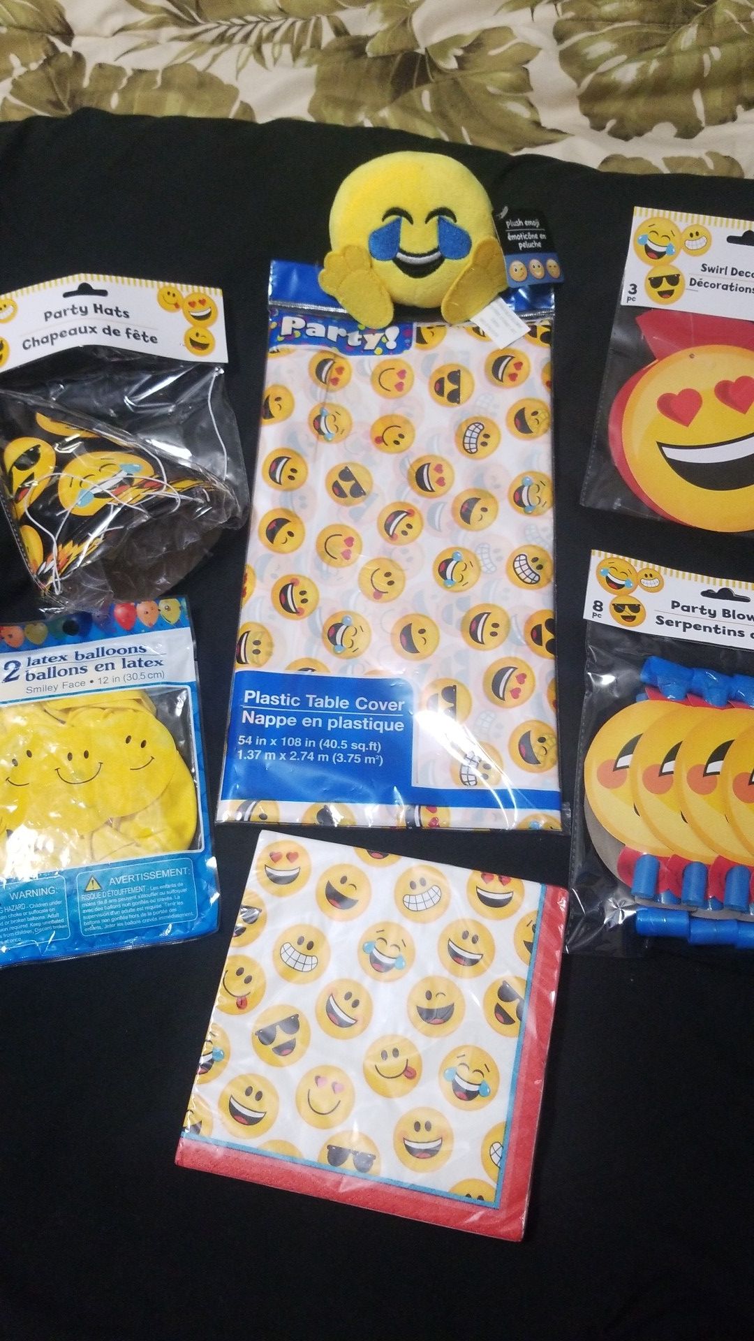 🎁7 pc. 😂Laughing Emoji/Emoticon Birthday Party Set!😂🎉🎊🎈🎁🎂(party hats, balloons, decorations, etc.!)