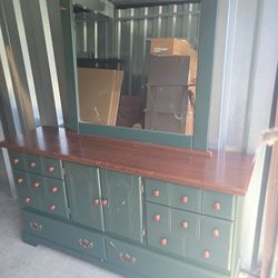 5ft Dresser With Mirror