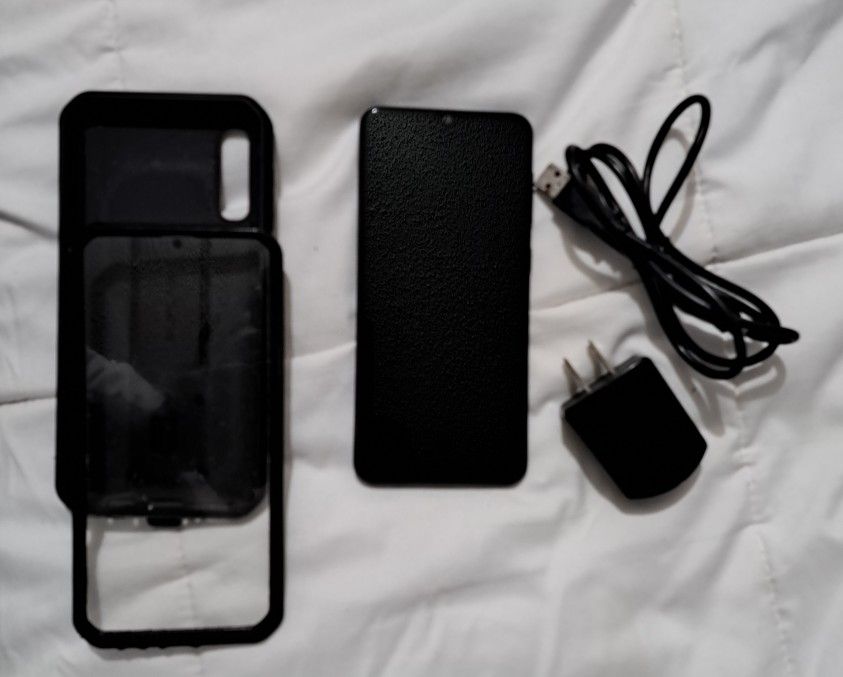 Samsung A50 Phone With Case