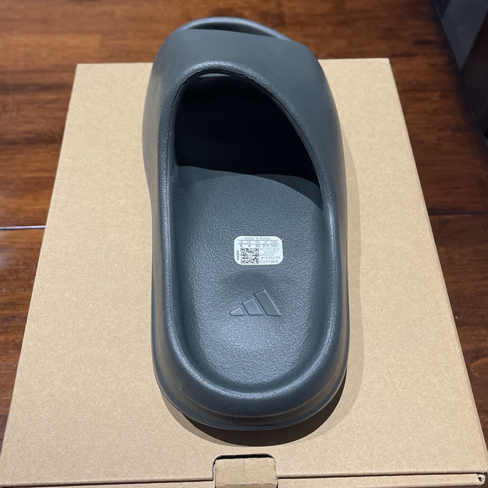 Yeezy slides Men display picture 1