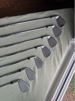Cobra King F7 Iron Set