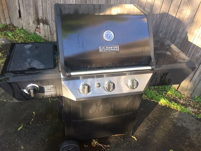 Master forge grill with tank works good