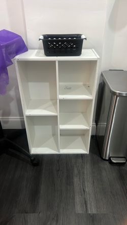 White 6-Cube Storage Organizer / Bookshelf