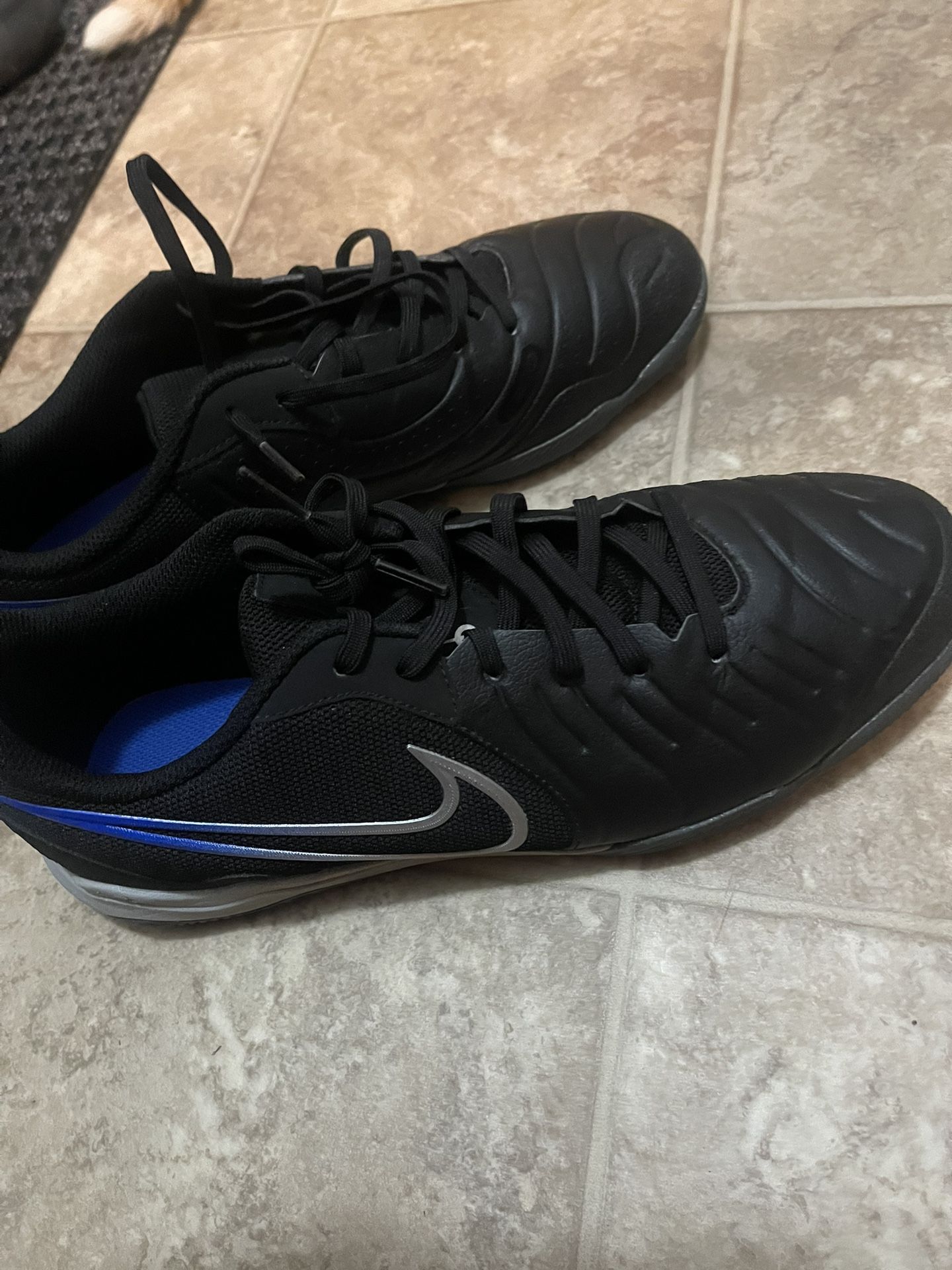 indoor soccer shoes