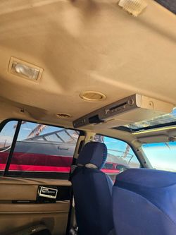 Two thousand eight lincoln navigator l