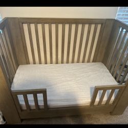 Baby Crib With Mattress 