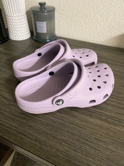 Girls size 3 croc good condition size 3
