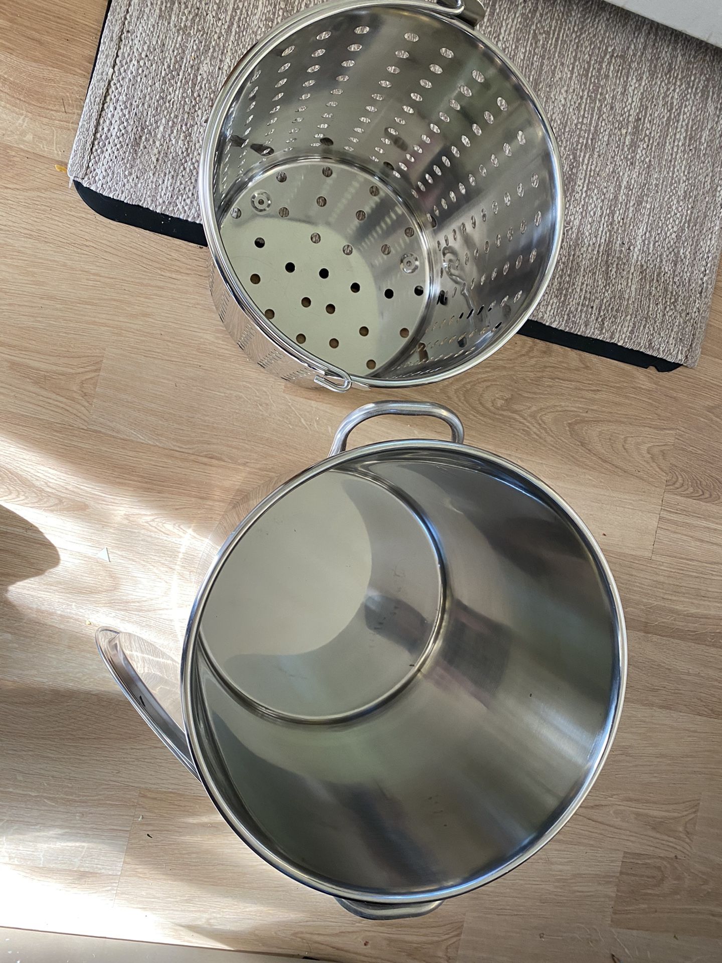 Extra Large Stock Pot with colander insert for Sale in Bremerton, WA OfferUp