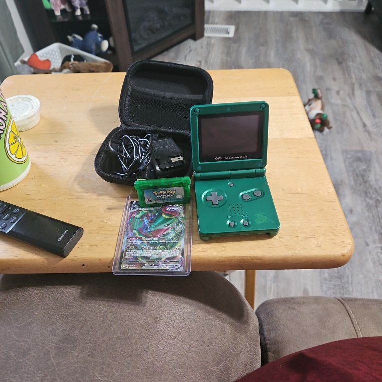 Special Gameboy SP with Pokemon Emerald