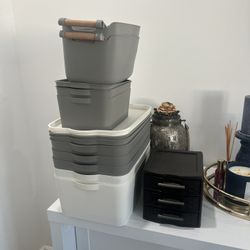 Storage Containers 