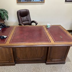Large Executive Style Desk