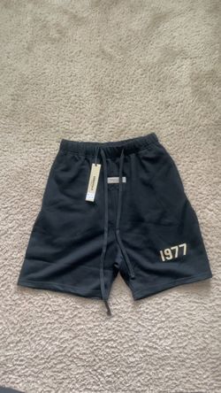 Essentials Black 1977 shorts men size medium