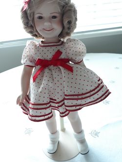 Vintage 1973 Shirley Temple doll 16 inch with stand very good condition