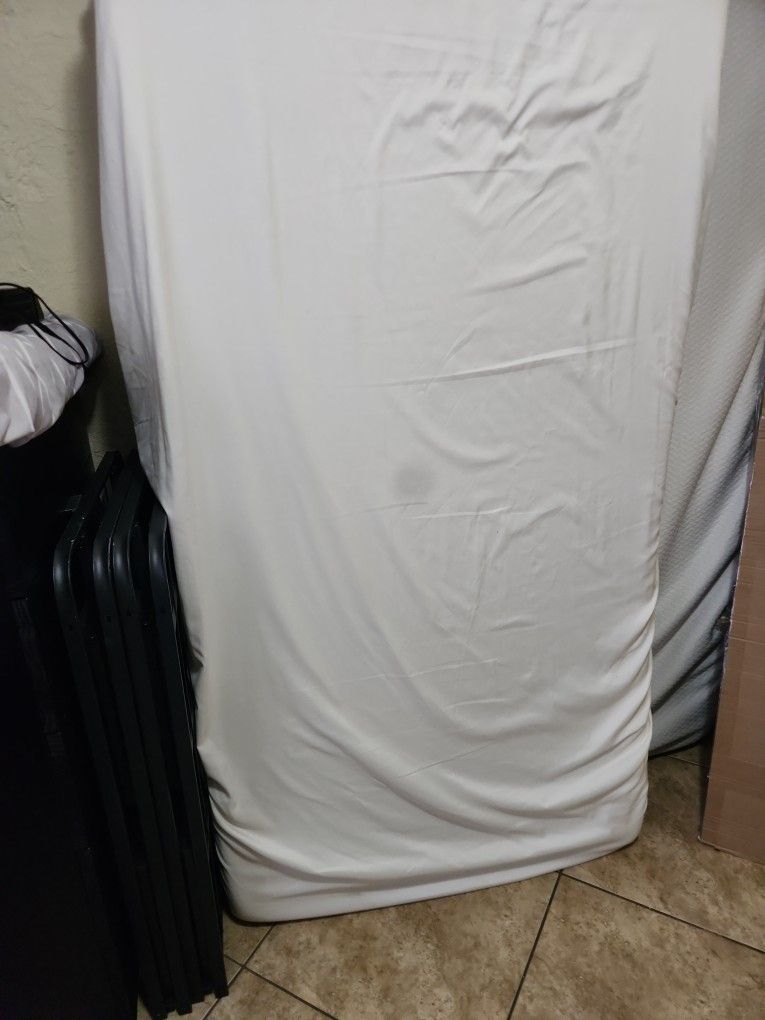 Twin Memory Foam Mattress Great Condition