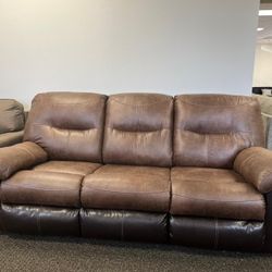 🚚 Same Day Delivery 🚚 Follett Reclining Sofa $949.00