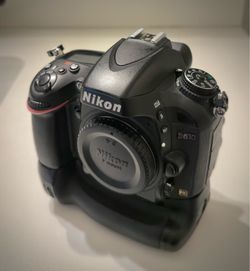 Nikon D610 Camera; 24mp DSLR w/ battery grip, excellent condition