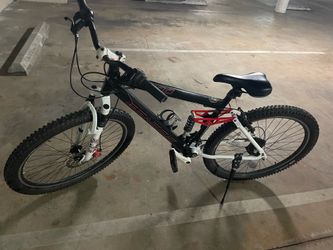 genesis v2100 mountain bike 27.5” for adult needs chain repair