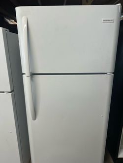 GE White Refrigerator (Excellent Condition)