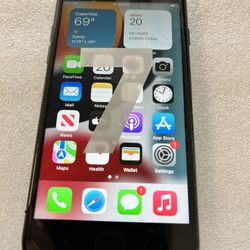 iPhone 7 FactoryUnlocked any carrier 32 GB great condition